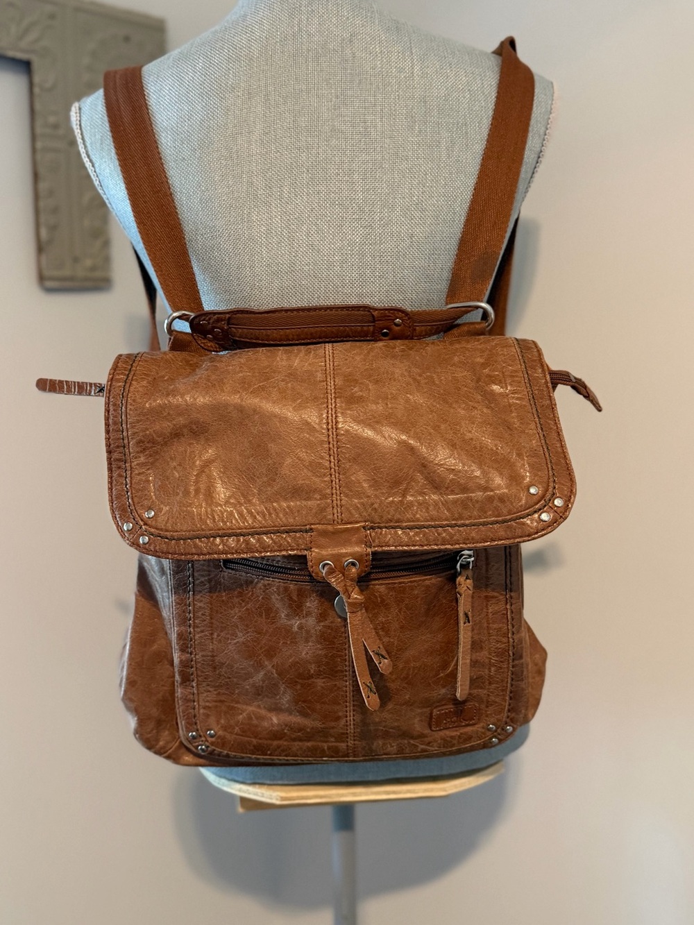 THE SAK Ventura Convertible Messenger Bag/Backpack Crossbody Rustic Leather